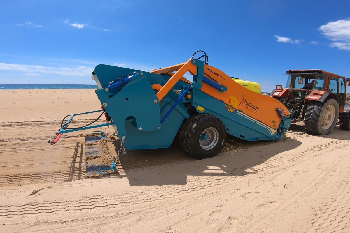 How can the municipalities guarantee the sanitary safety of the sand area of their beaches and surpass the fear of losing the touristic summer season?